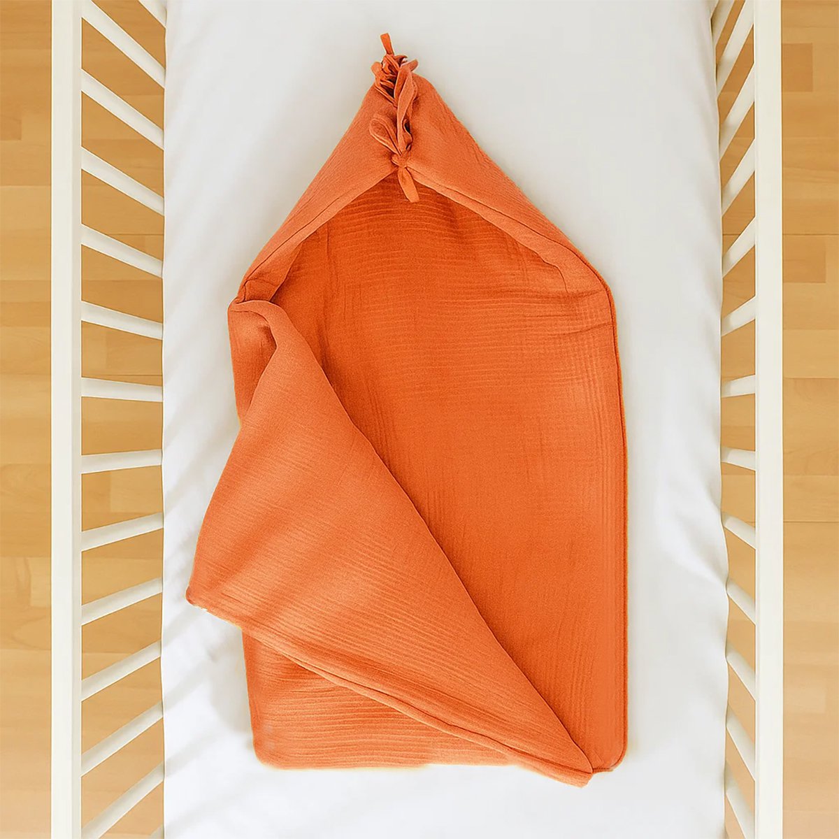 Babynest van biologisch katoen met aardbei