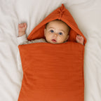 Babynest van biologisch katoen met aardbei